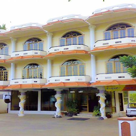 Hotel Sri Devi Comforts Chikmagalur Bagian luar foto