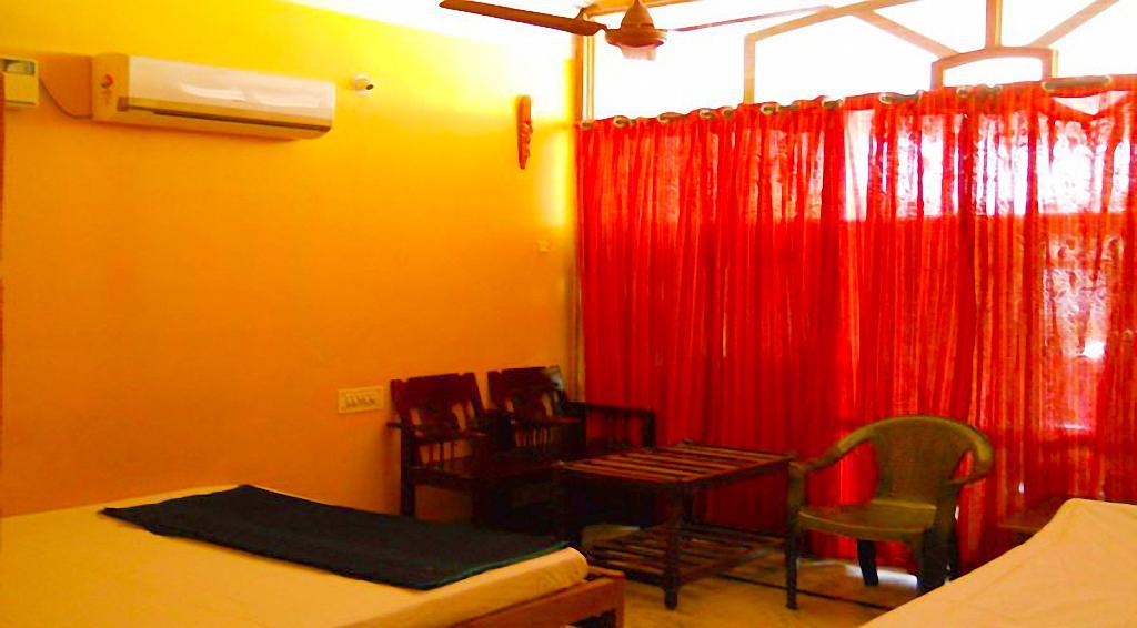 Hotel Sri Devi Comforts Chikmagalur Bagian luar foto