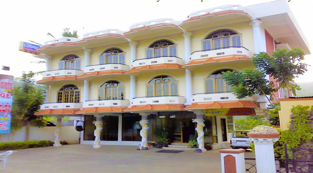 Hotel Sri Devi Comforts Chikmagalur Bagian luar foto