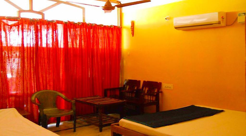 Hotel Sri Devi Comforts Chikmagalur Bagian luar foto